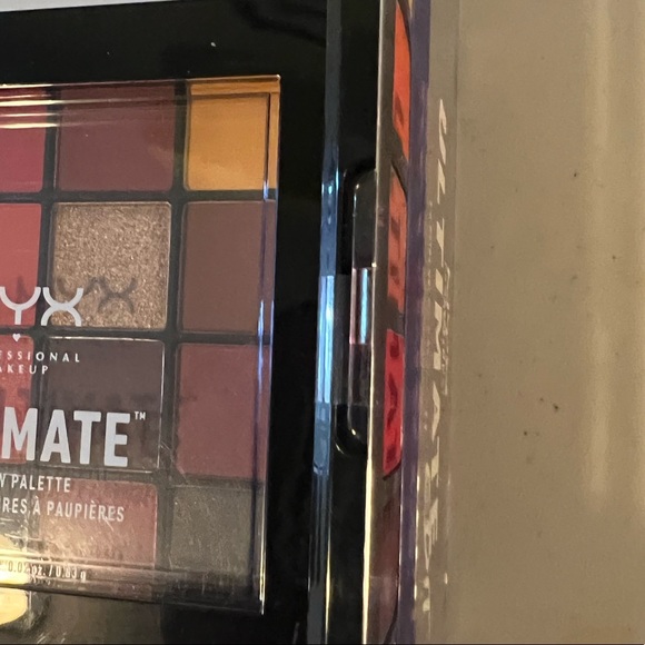 Nyx PHOENIX eyeshadow palette bundle 4x4 and traveller edit - Picture 2 of 5